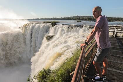 La Secretaría de Turismo lanzó la campaña con Manu Ginóbili 24 horas antes de la ceremonia del retiro de la camiseta del jugador en San Antonio