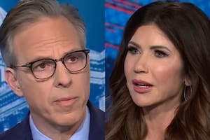 El tenso cruce entre Kristi Noem y un periodista durante una entrevista por el accionar del ICE en Minneapolis