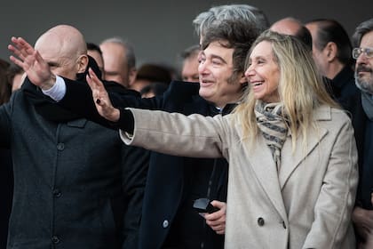 La secretaria general de Presidencia, Karina Milei, y el diputado José Luis Espert junto al Presidente