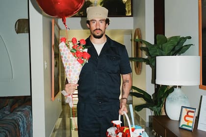 La secretaria Kristi Noem acusó a la liga de “débil” por incluirlo