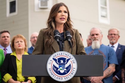 La secretaria Kristi Noem afirmó que extender el TPS sería “contrario al interés nacional de Estados Unidos”