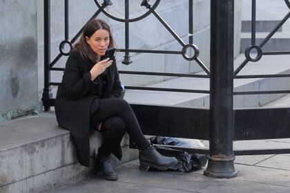 La secretaria Legal y Técnica, María Ibarzábal, en la esquina del Congreso.