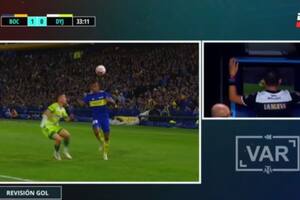 La secuencia del gol anulado por falta previa de Villa