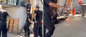 Investigan al policía que disparó su Taser sobre el hombre que se roció con nafta y terminó prendido fuego