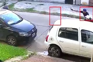 Un policía de civil intentó escapar del robo de su auto y le dispararon por la espalda