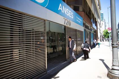 La sede central de Anses, en el primer día hábil tras la asunción de Javier Milei como Presidente