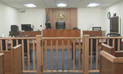 La sede de la Oficina Ejecutiva de Revisión de Casos de Inmigración se encuentra en Falls Church, Virginia