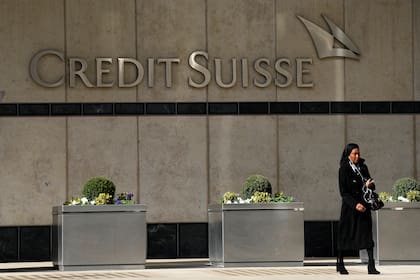 La sede del banco Credit Suisse en Londres. Sus acciones aumentaron 30% hoy.