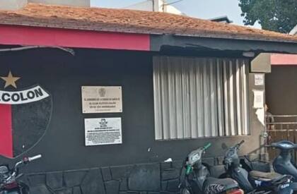 La sede del club Colón, atacada a balazos el jueves de la semana pasada.