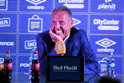 La Sede Fundacional de Rosario Central, en el Cruce Alberdi, el lugar elegido para la presentación de Miguel Ángel Russo, que es el tercer director técnico con mayor cantidad de partidos de la historia del club, por detrás de Ángel Zof y Carlos Griguol