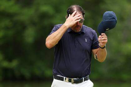 La segunda jornada en Boston fue como para el olvido para Phil Mickelson, que estuvo muy lejos de su mejor nivel; el US Open sigue siendo una cuenta pendiente para el zurdo.