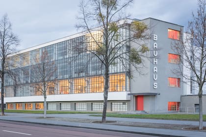 La segunda sede de la Bauhaus, diseñada por Gropius, en Dessau