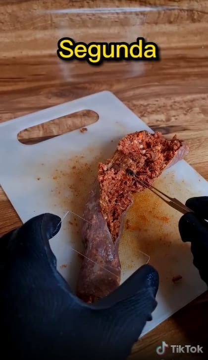 La segunda vez que intentó comer chorizo también fue una decepción (Foto: Captura de video)