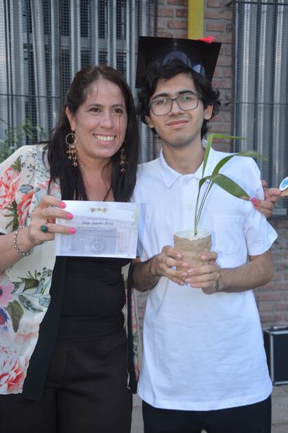 La segunda vez que subestimaron a Tiago fue en tercer grado, cuando el colegio al que él iba le advirtió a su madre que él "no lograría aprender nada en otra institución"; ahora, se prepara para estudiar inglés en un terciario.