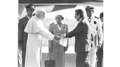Raúl Alfonsín logró que el Papa Juan Pablo II visitara la ciudad de Viedma