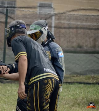 Cómo es el juego de adrenalina que las empresas eligen para fortalecer equipos