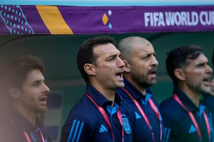 La Selección Argentina canta el Himno Nacional