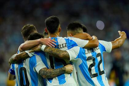 La selección argentina, con oficio y sin merecerlo, se adelantó en el marcador en el primer tiempo