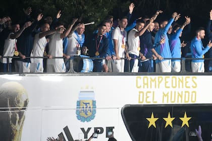 La selección argentina llega a Ezeiza después de consagrarse campeón en la Copa del Mundo de Qatar