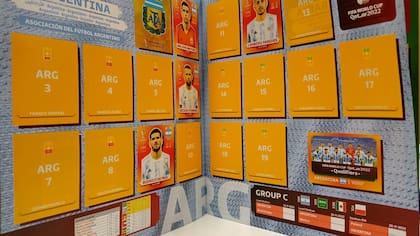 La selección argentina ocupa las páginas 24 y 25 del álbum del Mundial Qatar 2022