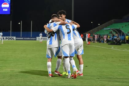 La selección argentina Sub 17 goleó a Paraguay en el Sudamericano, en la etapa de grupos