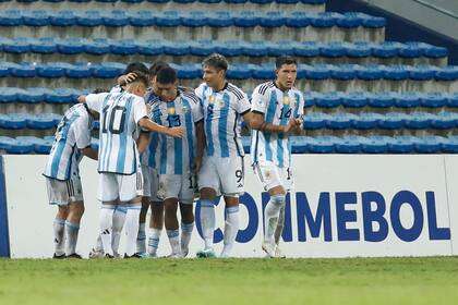 La selección argentina tiene un pie en el hexagonal final, tras derrotar a Bolivia