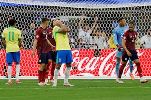 El técnico de Brasil criticó el juego de Costa Rica y Neymar pidió paciencia a los "torcedores"