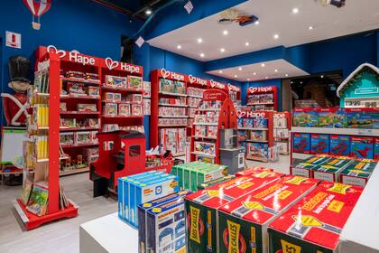La selección de juguetes de Alparamis incluye marcas internacionales reconocidas, como la alemana Hape.