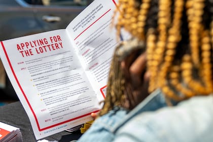 La selección opera por sistema de lotería realizada 12 días hábiles después del evento "Live Baltimore's Trolley Tour", celebrado tres veces al año