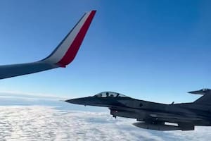 La selección polaca fue escoltada por aviones de caza F-16 hasta salir del espacio aéreo