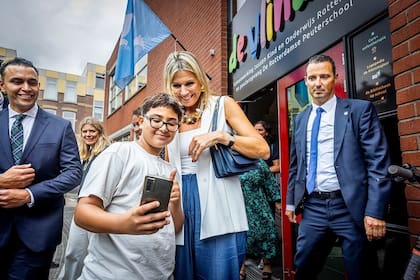 La semana pasada, la reina lució un original collar con piezas en forma de maní (Foto: Instagram @patrickvkatwijk)