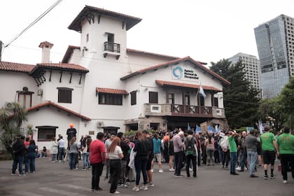 La semana pasada, personas con discapacidad y familiares se movilización para reclamar por los recortes ante la Agencia Nacional de Discapacidad