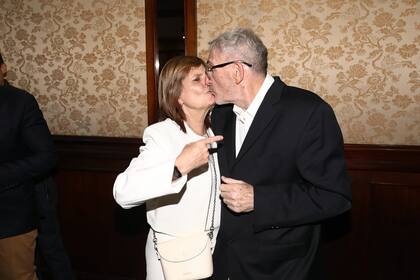 La senadora Patricia Bullrich presenció el estreno de la comedia en la Calle Corrientes; "ya vino cinco veces a verla", asevera su pareja