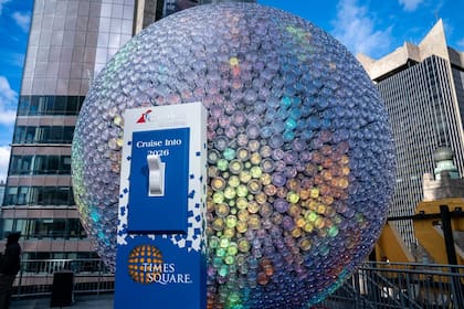 La señal oficial sin cortes comerciales comenzará a las 18:00 h EST (17:00 CST / 15:00 PST) del 31 de diciembre de 2025