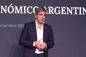 Caputo tendría asegurada una colocación de deuda en dólares exitosa