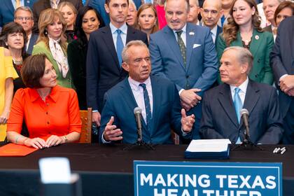 La Senate Bill 379 impide que los beneficiarios del programa de asistencia alimentaria SNAP utilicen esa ayuda para comprar gaseosas o golosinas