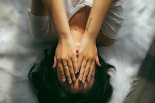 Por qué tener hambre o bostezar pueden anunciar una migraña