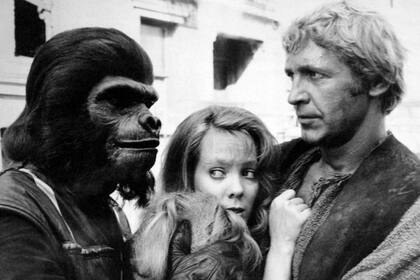 La serie fue luego emitida en formato de telefilms