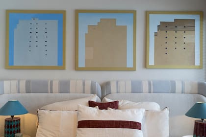 La serie "Medianera", del el artista argentino Julián Medina, colocadas en el espacio 202 de Leticia Rocco.