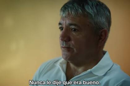 La serie promete revelar detalles sobre la relación del exfutbolista y su padre (Foto: Captura de video / Disney +)