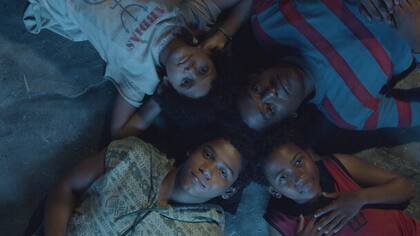 La serie propone la trama desde el lado de las víctimas, que fueron niños y adolescentes que vivían en la calle