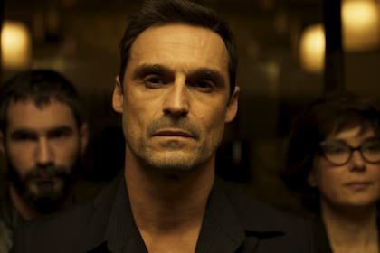 La serie recorre la vida de Bosé desde que se lanzó como cantante