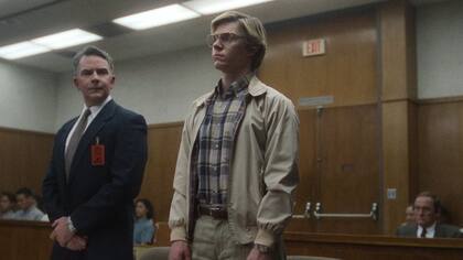 La serie también muestra a Dahmer en la corte