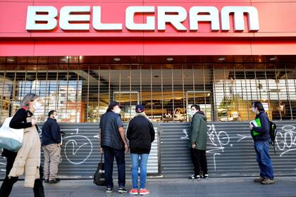 La gran mayoría de los comercios no esenciales amanecieron cerrados