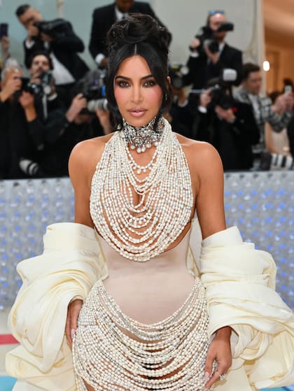 La socialité estadounidense Kim Kardashian llega para la Met Gala 2023 en el Museo Metropolitano de Arte, el 1 de mayo de 2023 en Nueva York