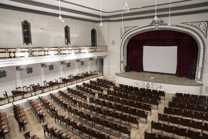 La Sociedad Kadima, creada en 1909, llegó a tener un grupo de teatro filo-dramático y una orquesta juvenil.