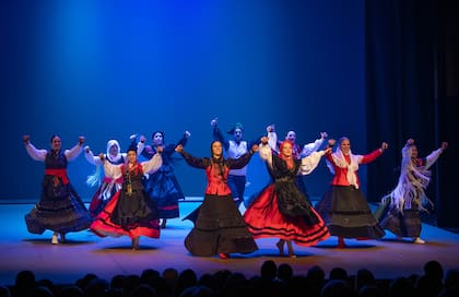 La Sociedad Parroquial Vedra participó de la función con un puñado de danzas típicas de Galicia