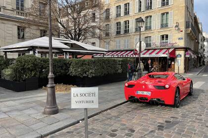 La Société, una brasserie contemporánea en Saint-Germain des Prés, que está muy de moda, fue uno de los lugares elegidos para comer. 