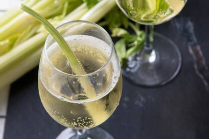 La soda se puede una ramita de apio.