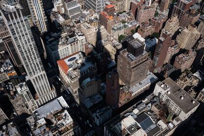 La sombre del Empire State sobre Manhattan (Todd Heisler/The New York Times)